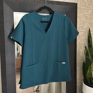 FIGS Caribbean Blue Casma Three-Pocket Scrub Top